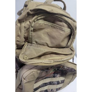 Mochila táctica Fieldline Mossy Oak Camo color canela para caza y senderismo con sistema MOLLE. imagen 11