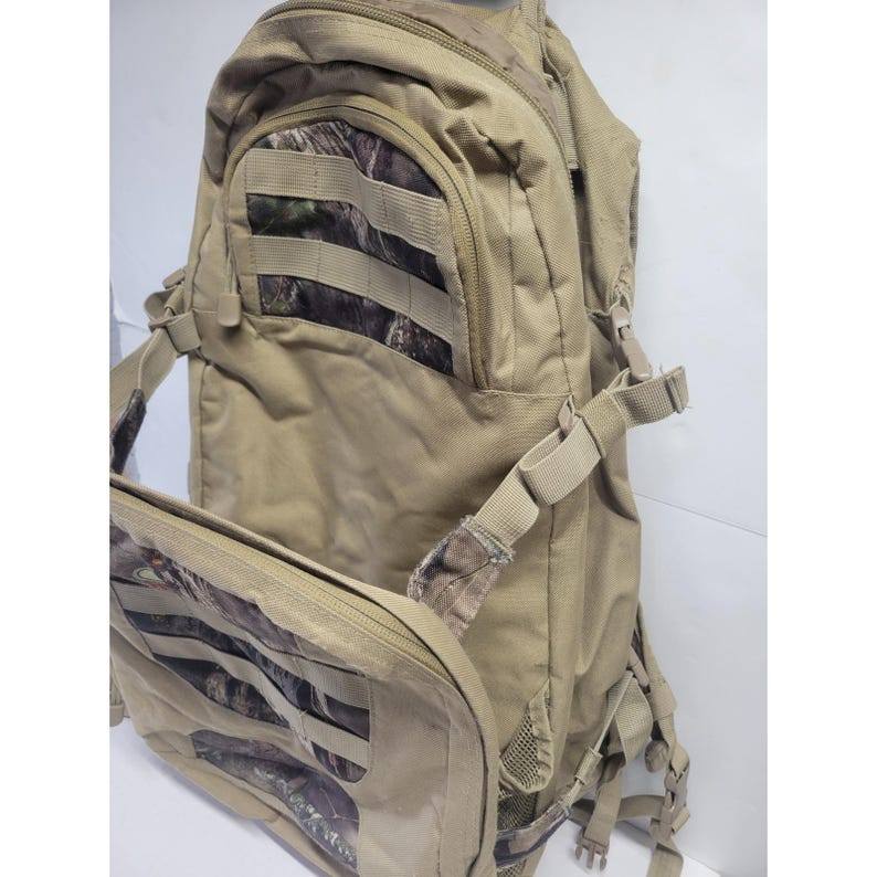 Mochila táctica Fieldline Mossy Oak Camo color canela para caza y senderismo con sistema MOLLE. imagen 15