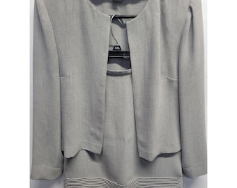 Conjunto de falda y traje gris bordado de Cynthia Howie para Maggy Boutique, talla 6