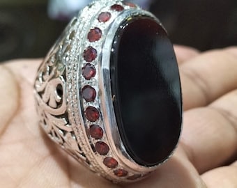 Giant Agate Natural Big Yemeni Agate Ring with Small Garnet Stones Around Black Agate Ring Men's Ring King Ring Beautiful Frame