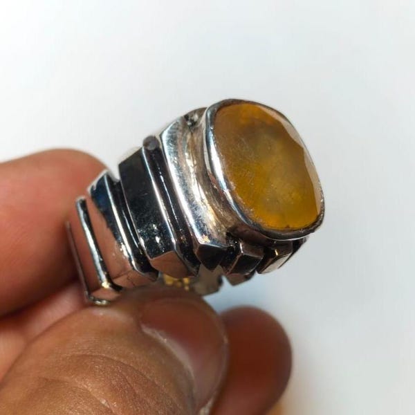Herenring gele saffiersteen zware sterlingzilveren ring met grote saffier pukhrajsteen