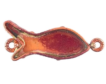 Patricia Healey, elo de moldura em forma de peixe de cobre para design de joias.