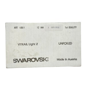 K&ouml;nnte beinhalten: Eine wei&szlig;e Box mit schwarzem Text, der "ART. 4861", "12 MM", "1 GROSS", "1st QUALITY", "VITRAIL Light Z", "UNFOILED", "SWAROVSKI" und "Made in Austria" lautet.