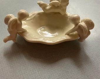 Vtg style ivory color ceramic soap dish featuring 3 detailed cherubs / decorative/trinket dish