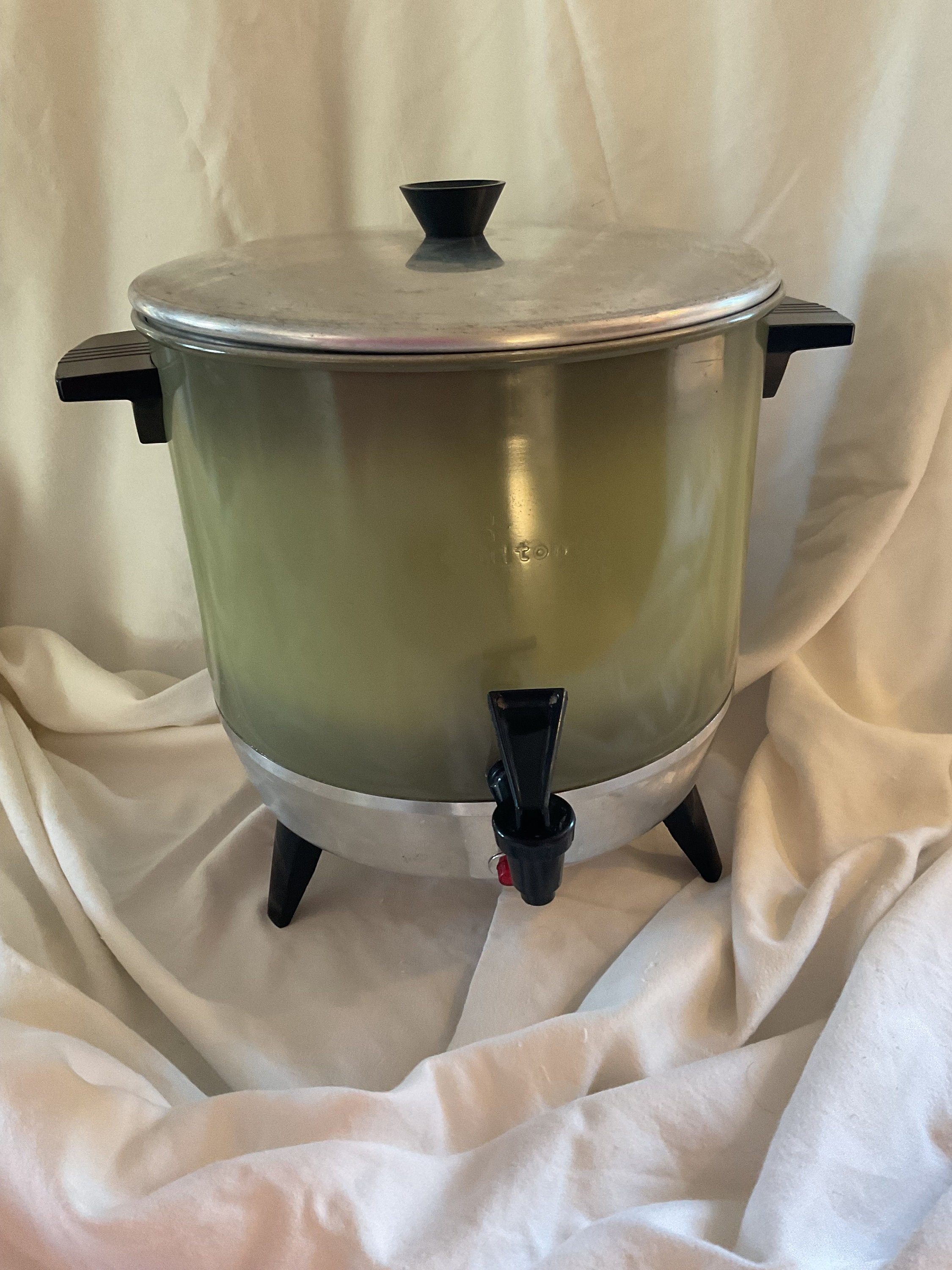 Vintage Coffee 12-30 Cup Harvest Gold West Bend Electric Coffee Percolator  Urn