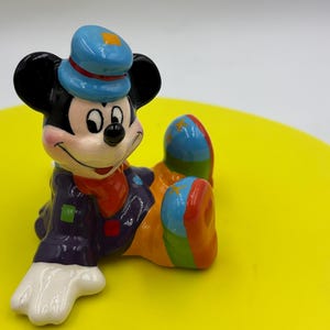 Enesco - Mickey & Co - Mickey Clown Sitting Figure