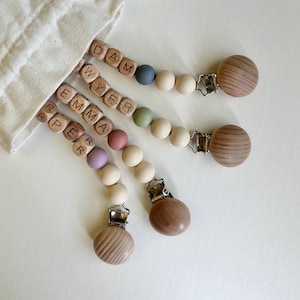 Clip para chupete personalizado para recién nacidos/Regalo personalizado para baby shower/Porta chupetes de niña pastel/Cadena de madera para chupete de bebé