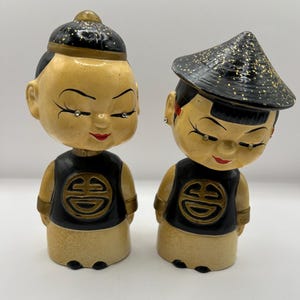 Vintage Commodore Japan Asian Nodder Bobble Head Salt & Pepper Shaker Set AS IS for Sale