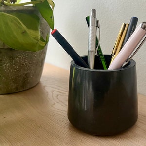 Toothbrush holder | Toothbrush cup | Pen holder | Makeup | Cotton pad holder | Bathroom | Office | Nordic | Grey | Black | Concrete | &quot;Sprogø&quot;