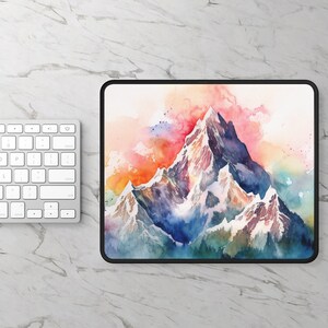 Aquarell Berg Mauspad, Rosa abstraktes Mousepad, Neuer Job Geschenk für Naturliebhaber, Modernes Gaming Mauspad, kleine Mauspad, Schreibtisch Dekoration