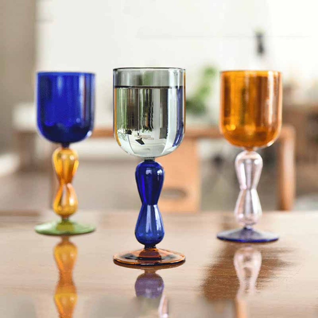 BOROSILICATE WINE GLASS WITH COLORED STEM - Ocher
