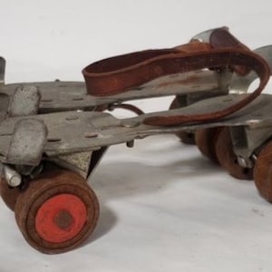 Union #5 Vintage 1950’s Metal Sidewalk Roller Skates
