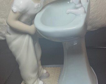 Lladró 4838 Clean Up Time Girl at Sink Retired Porcelain Figurine Spain 7.5