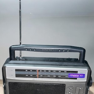 Radio Shack 12-903 AM/FM portátil