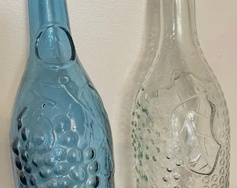 Vintage Himark Spanien Blaue Glasflasche Weinrebe und klare passende Flasche Dekor