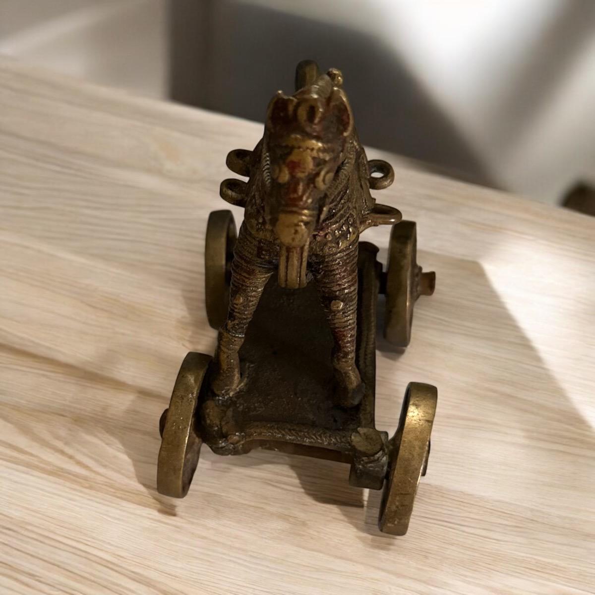 19世紀の真鍮製の馬のおもちゃ：アンティークのインド寺院の置物