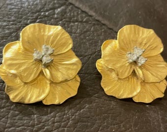 Vintage Gold Blumen Ohrclips Ohrringe Signiert Monet Blumen Ohrringe Statement Goldton Schmuck Klassisch Elegant
