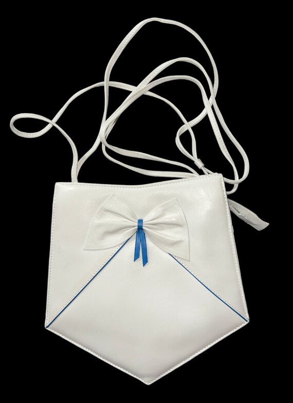 Vintage Edelweiss White Purse With Bow Design.