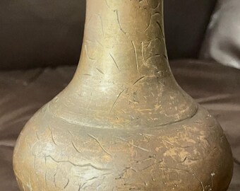 Vintage Messing Vase geätzt Blumenmuster Patina Boho Dekor groß schmalen Hals rustikale Vase