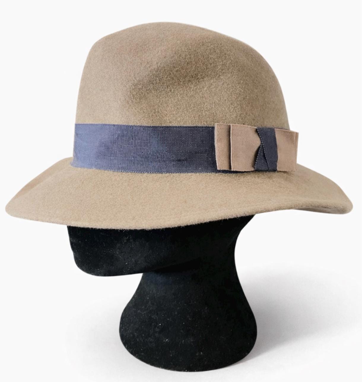Vintage Suzanne Daché Beige Wool Felt Fedora Hat Classic Women’s Fedora Winter Vintage Betmar Wool Felt Fedora Style Hat With Attached  main image 4