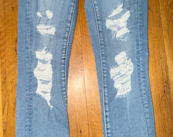 American Eagle Distressed Super Stretch Skinny Jeans Women’s Size 2 Light Wash Ripped Denim Raw Hem