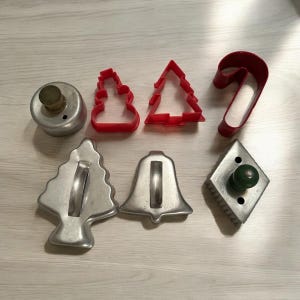 Set of 7 metal cookie cutters