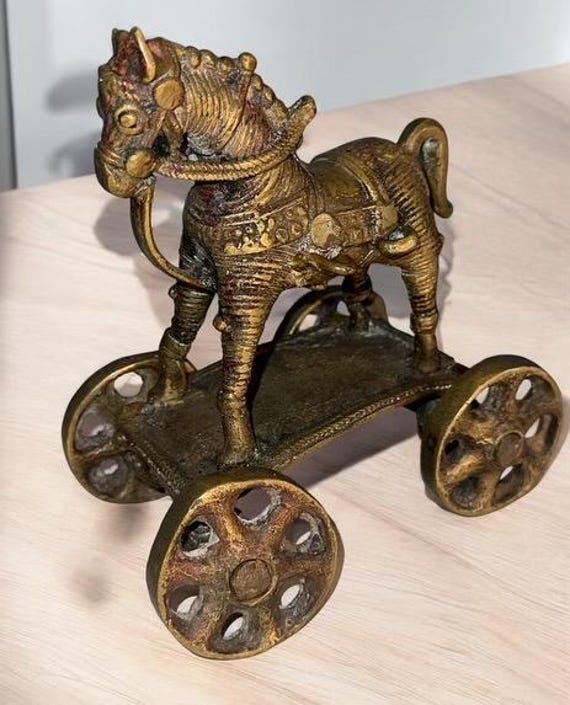 19世紀の真鍮製の馬のおもちゃ：アンティークのインド寺院の置物