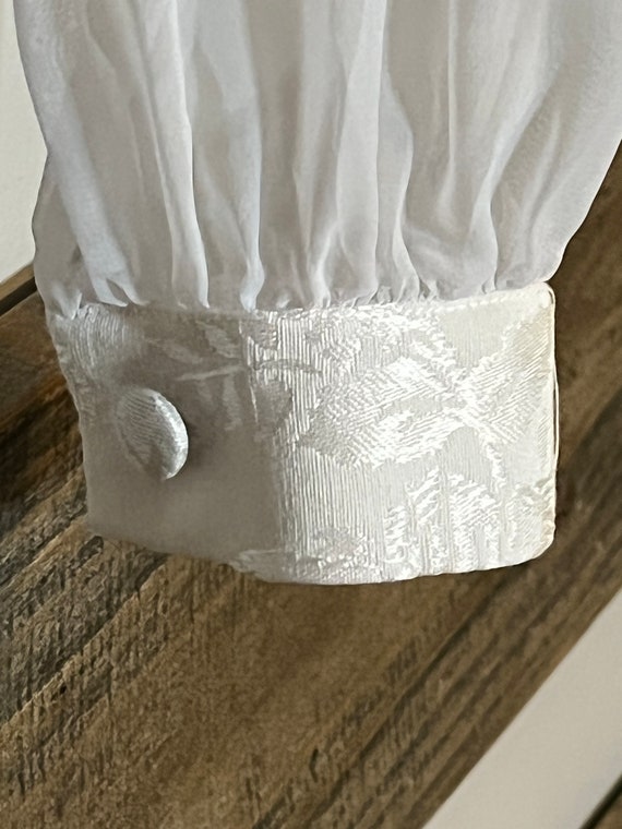 L12-Vintage White Paisley Sheer Sleeve J. R. Nite… - image 3
