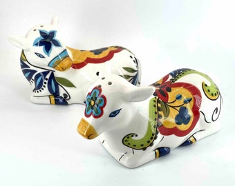 Pottery Barn Boca Espana Contemporary Hand Painted Cows Salt and Pepper Shakers B