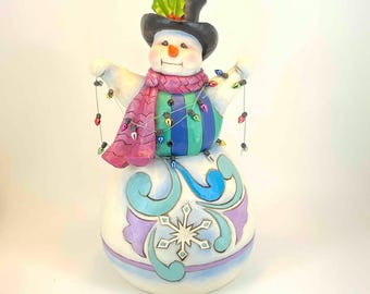 Muñeco de nieve con luces navideñas de Jim Shore n.° 4055118