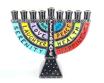 Menorah colorata realizzata da Lorri Veasey per Our Name is Mud