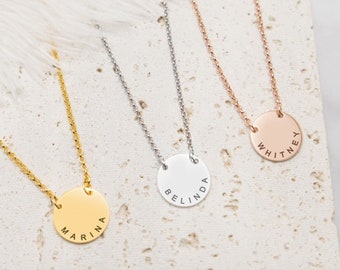 Collier de nom délicat, collier de nom d’or personnalisé, collier de disque d’argent pour elle, bijoux faits à la main, cadeaux de fête des mères pour elle, cadeaux d’anniversaire