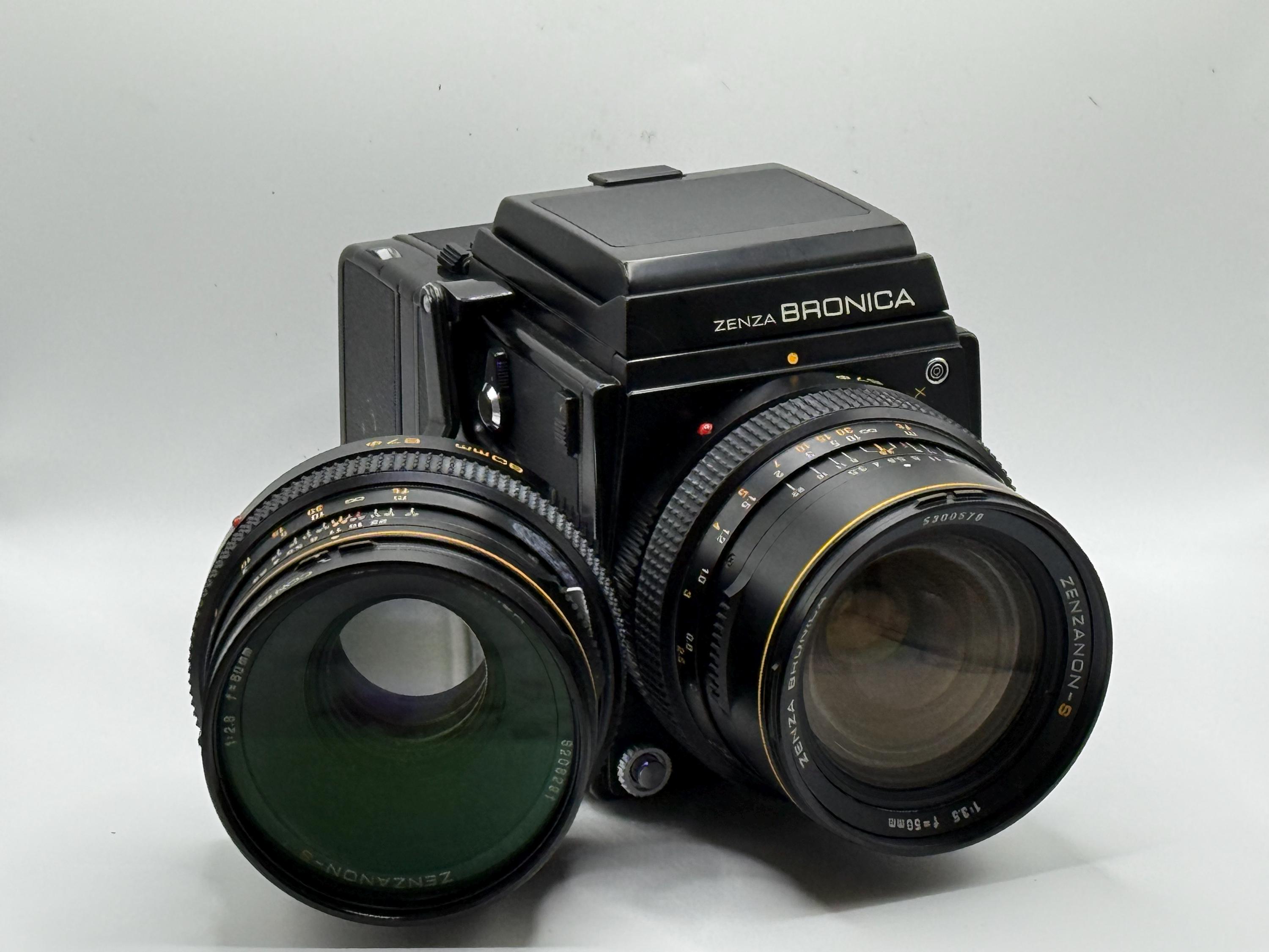 ブロニカSQ-A とNikonのキャップ ブロニカSQ-A とNikonのキャップ