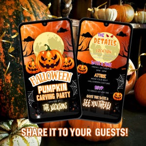 Może przedstawiać: Dwa smartfony wyświetlają zaproszenie na Halloween Pumpkin Carving Party. Projekt zawiera dynie-latarnie, pełnię księżyca i tekst "Halloween Pumpkin Carving Party". Drugi telefon pokazuje szczeg&oacute;ły: datę, godzinę, str&oacute;j i informacje RSVP. Tło zawiera dynie.