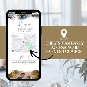 Może przedstawiać: Smartfon wyświetlający cyfrowe zaproszenie ślubne z tekstem Recepci&oacute;n, Direcci&oacute;n de la recepci&oacute;n, 34 Any City Location, San Diego, CA 12345, grafiką mapy oraz tekstem Alojamiento, wspominającym hotel Haven Suites i kod MarriedAtLast.