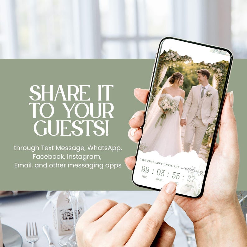 Pu&ograve; includere: Uno smartphone mostra una foto di matrimonio con un timer per il conto alla rovescia. Lo schermo mostra una coppia e il testo "THE TIME LEFT UNTIL THE wedding". L'immagine include anche il testo "SHARE IT TO YOUR GUESTS!" e le opzioni delle app di messaggistica.