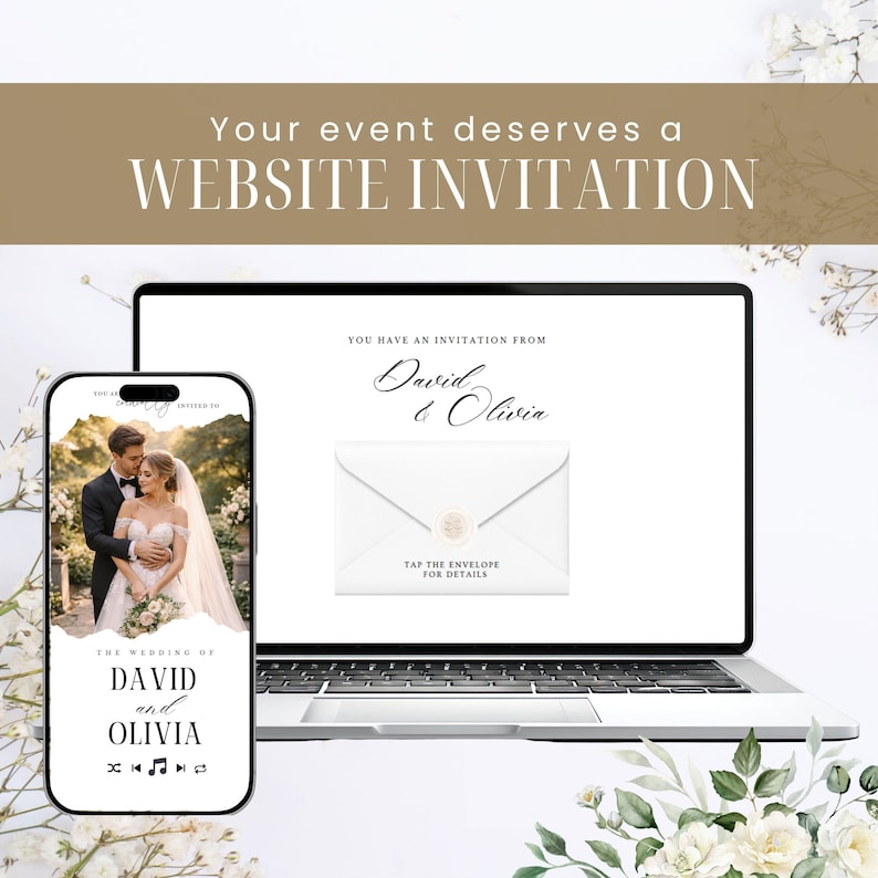 Op de afbeelding: Een laptop en een smartphone tonen een huwelijksuitnodiging. Het laptopscherm toont een witte envelop met de tekst "Tap the envelope for details." De smartphone toont een foto van het paar en de tekst "The Wedding of David and Olivia."