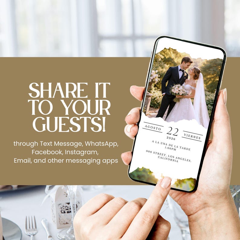 Może przedstawiać: Smartfon wyświetlający cyfrowe zaproszenie ślubne ze zdjęciem pary w strojach wizytowych. Na ekranie widnieje tekst SHARE IT TO YOUR GUESTS! through Text Message, WhatsApp, Facebook, Instagram, Email, and other messaging apps.