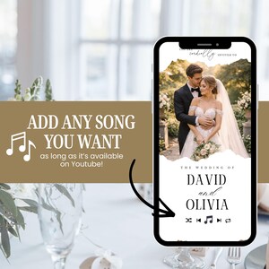 Op de afbeelding: Een smartphone toont een huwelijksuitnodiging met een foto van een stel. De uitnodiging luidt "De bruiloft van David en Olivia" met muzieknoot-pictogrammen. Tekst op het scherm zegt "Voeg elk nummer toe dat je wilt, zolang het beschikbaar is op Youtube!"