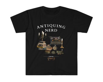 Antiquing Junkie T-Shirt, nerd junking junker auction enthusiast collector gift history buff historian treasure hoarder antique lover obsess
