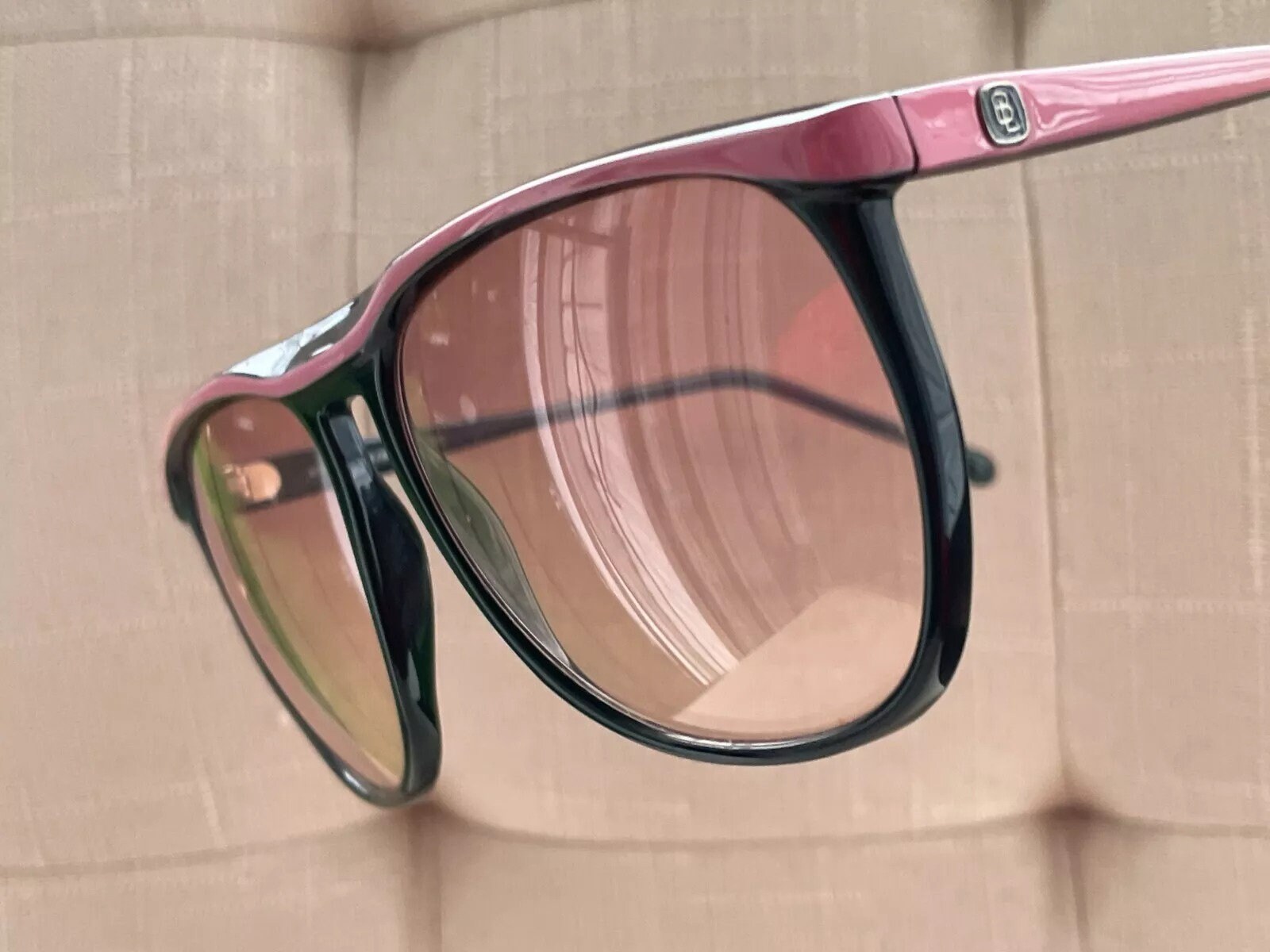 Bausch & Lomb Women Sunglasses Vintage Black/pink Big Face  display picture 1