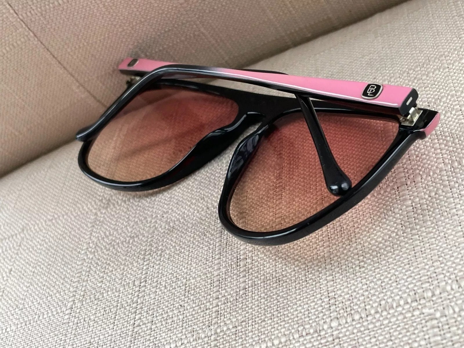 Bausch & Lomb Women Sunglasses Vintage Black/pink Big Face  display picture 3
