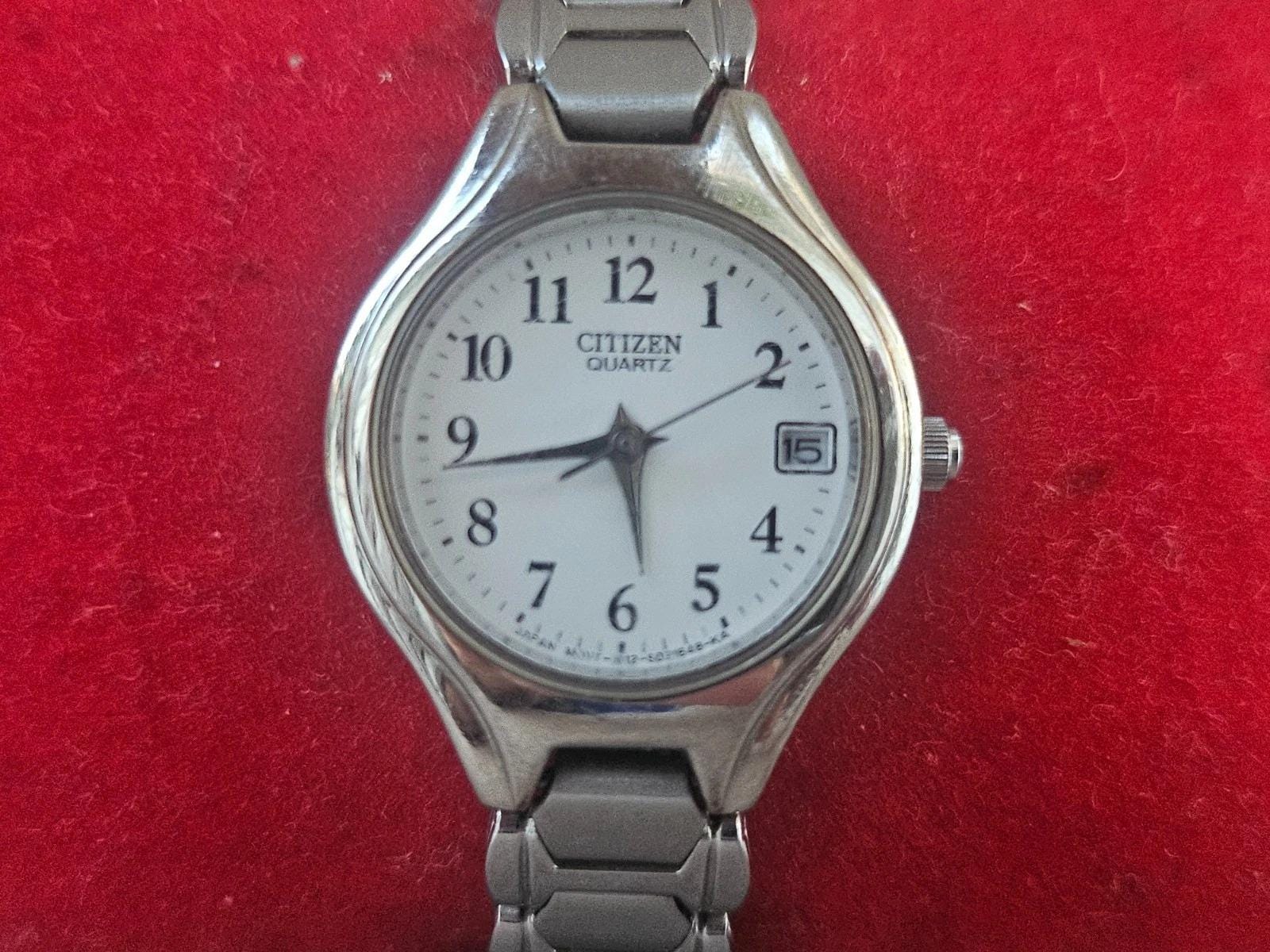 Vintage Seiko Quartz Ladies Wristwatch Silver Tone Analog Watch Date Calendar Seiko Watch Women 20mm White Dial Silver Tone Oval 3421-5019  main image 4