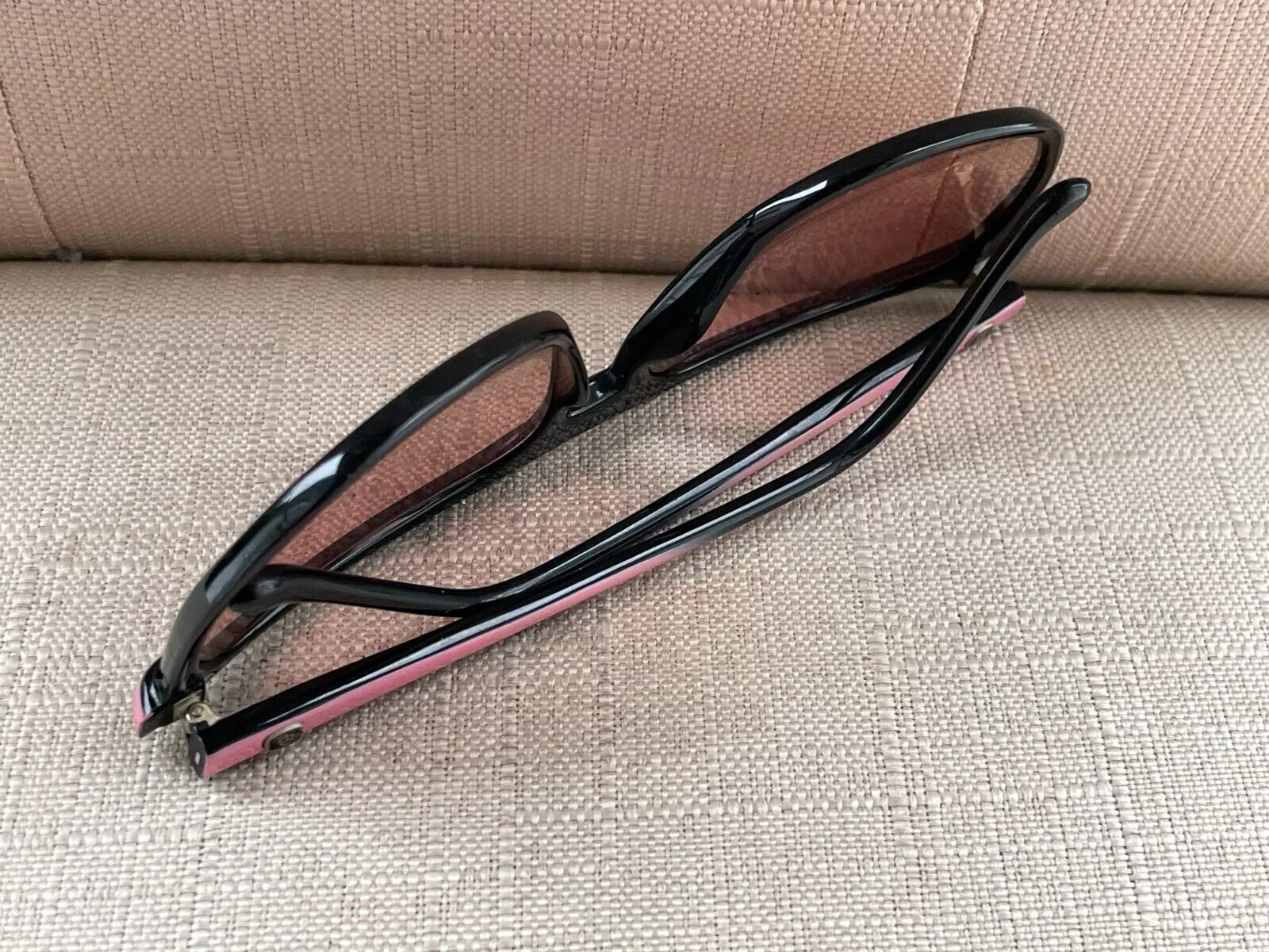 Bausch & Lomb Women Sunglasses Vintage Black/pink Big Face  display picture 2