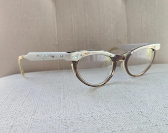 Occhiali da vista vintage da donna American Optical con montatura in alluminio, tonalità marrone/beige.