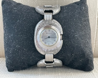 Vendome Rare Vintage Wristwatch Silver Tone Analog Hand 