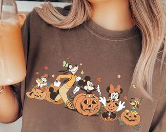 Comfortkleuren Mickey en vrienden herfstshirt, Disneyland Fall Vibes T-shirt, Disney Family Halloween Trip Magic Kingdom shirt Disney Pumpkin