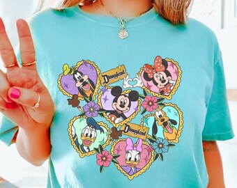 Camiseta Comfort Colors® Mickey e amigos, camiseta Mickey Mouse, camiseta Disney World, camisetas Mickey e amigos Disney, Mickey Mouse