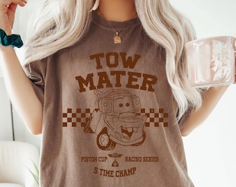 Tow Mater Comfort Farben Shirt, Disney Cars Shirt, Disney Pixar Shirt, Tow Mater Tshirt, Autos Geburtstag Shirt, Disney Familien Reise 2025 Shirts