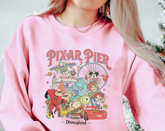 Sudadera vintage con personajes de Disney "Encuéntrame en Pixar Pier", camiseta de Disneyland Pixar Fest 2024, camisetas a juego para viajes familiares a Disneyland